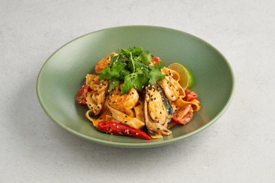 Лапша Том Ям с морепродуктами и кокосовым молоком