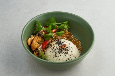 Желтый карри с курицей, кокосовым молоком