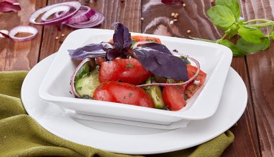 Салат из свежих овощей по-грузински