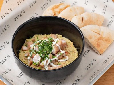 Хумус с копченой курицей