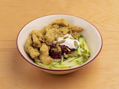 Теплый салат с курицей