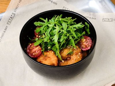 Томатный салат с креветками