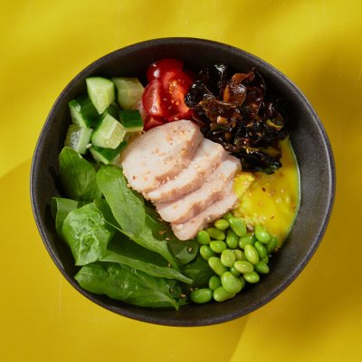 Боул с цыплёнком и соусом кокосовый карри