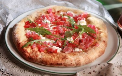 Гурме с тартаром из тунца и трюфельным маслом