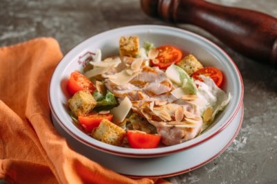 Цезарь с курицей