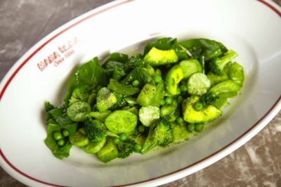 Зелёный салат с авокадо и киви