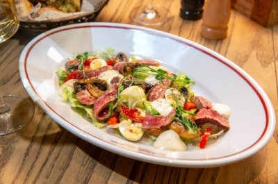 Зелёный микс салат с мраморной говядиной