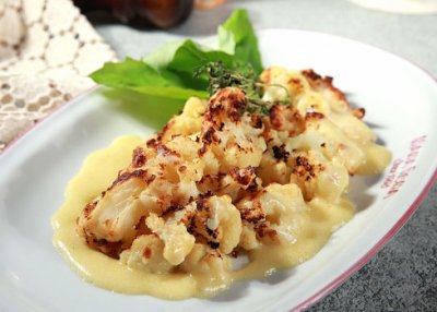 Запечённая цветная капуста под сливочно-сырным соусом