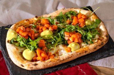 Фокачча с тартаром из форели