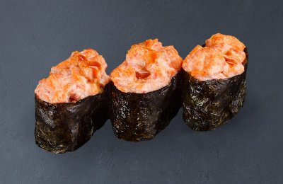 Суши, запечённые под соусом спайси лосось (3 шт.) лосось, рис, водоросли нори, соусы унаги и спайси.