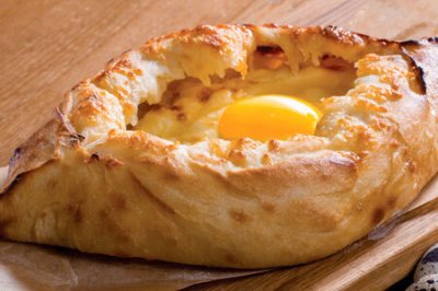 Хачапури по-аджарски (цомгамоцлили, классический)