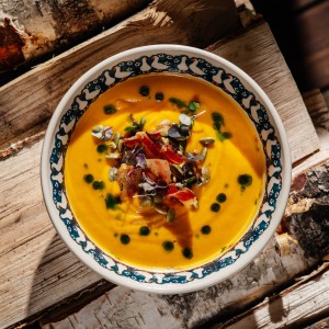 Пряный Крем-суп из печёной тыквы с хрустящей панчеттой