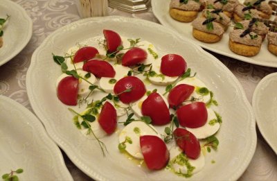 Помидоры с моцареллой