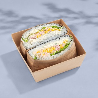 Суши бургер с тунцом и кукурузой из MyBox
