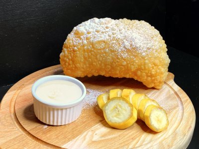 Чебурек со сгущенкой и бананом