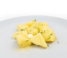 Картофель отварной с сливочным маслом и зеленью