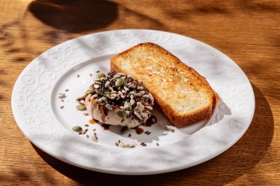 Паштет из куриной печени с фуагра и луком конфи