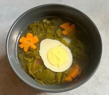 Щавелевый суп с молодым картофелем и веган яйцом