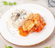 Курица в кисло-сладком соусе с рисом