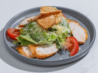 Цезарь с курицей