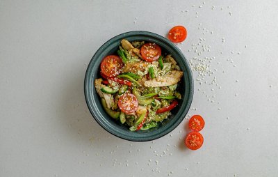 Тёплый салат с курицей