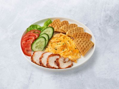 Скрембл с куриным филе.