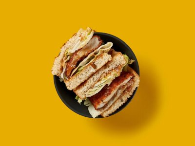 чикен кацу сендвич