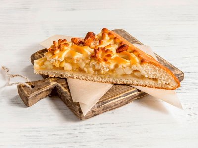 Пирог с яблоком и корицей