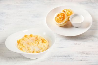 Завтрак с кашей и сырниками