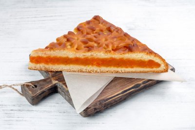 Пирог с абрикосом и миндалем