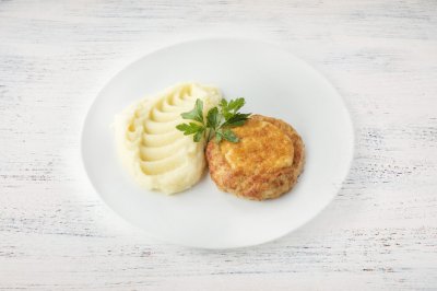 Мясная ватрушка с картофельным пюре