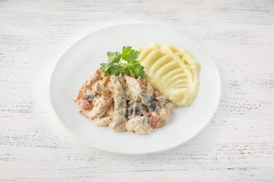 Сливочное соте с курицей и картофельным пюре
