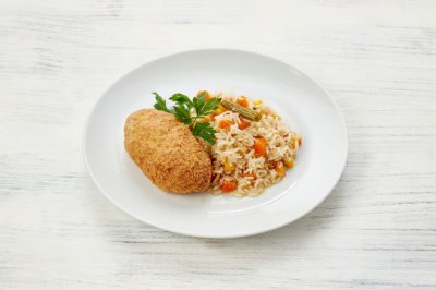Зраза из индейки с крем-чизом с рисом и овощами