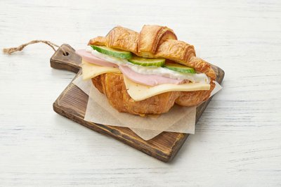 Круассан с ветчиной и сыром