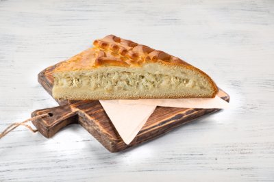 Пирог с белой рыбой и картофелем