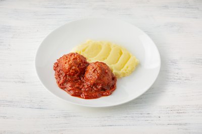 Ёжики в томатном соусе с картофельным пюре