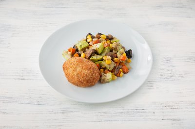 Котлета по-домашнему с запеченными овощами