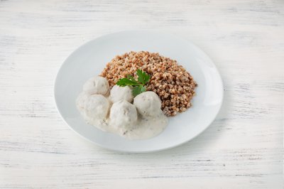 Фрикадельки по-домашнему с гречей