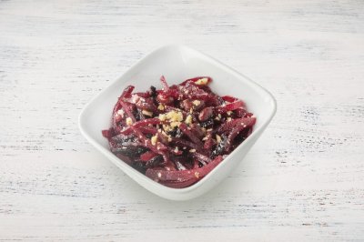 Салат со свеклой и черносливом