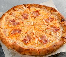 Пицца Сырная с беконом
