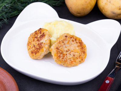 Котлетки от курочки с пюре