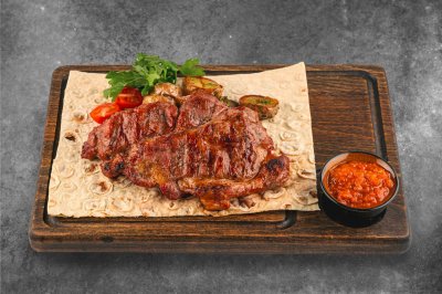 Отбивная из свинины с картофелем по-деревенски