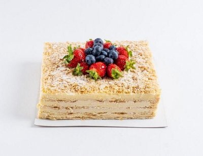 Торт Наполеон с ягодами 1,4кг