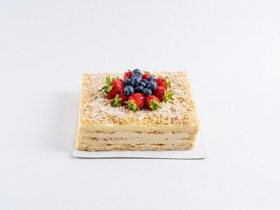 Торт Наполеон с ягодами 2,1кг