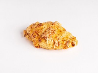 Круассан с сыром и соусом морне