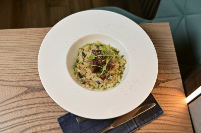 Ризотто из булгура с щечками и грибами