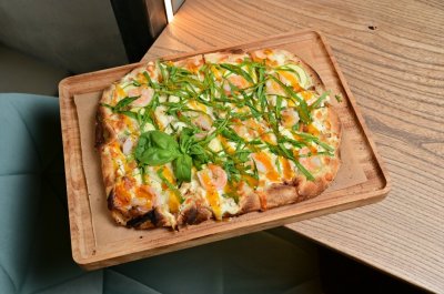 Пицца с креветками и цукини чили-манго