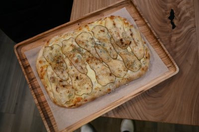 Пицца Груша и Горгонзола