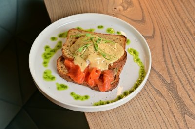 Яйцо бенедикт с лососем