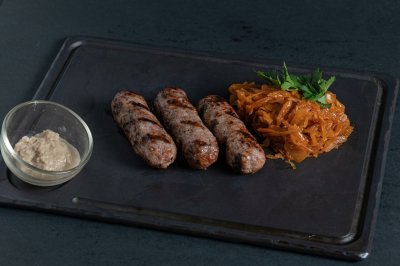 Бременские колбаски с тушеной капустой